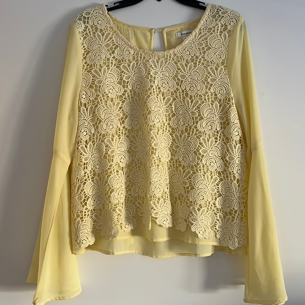 Bell sleeved blouse